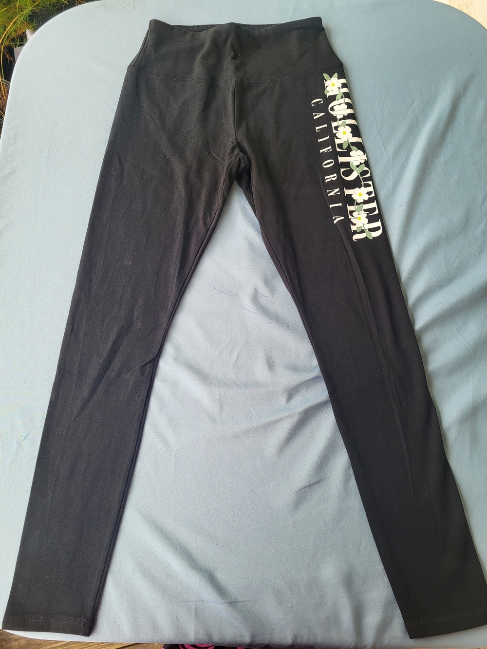 Hollister California Ultra High-Rise Floral Logo Leggings